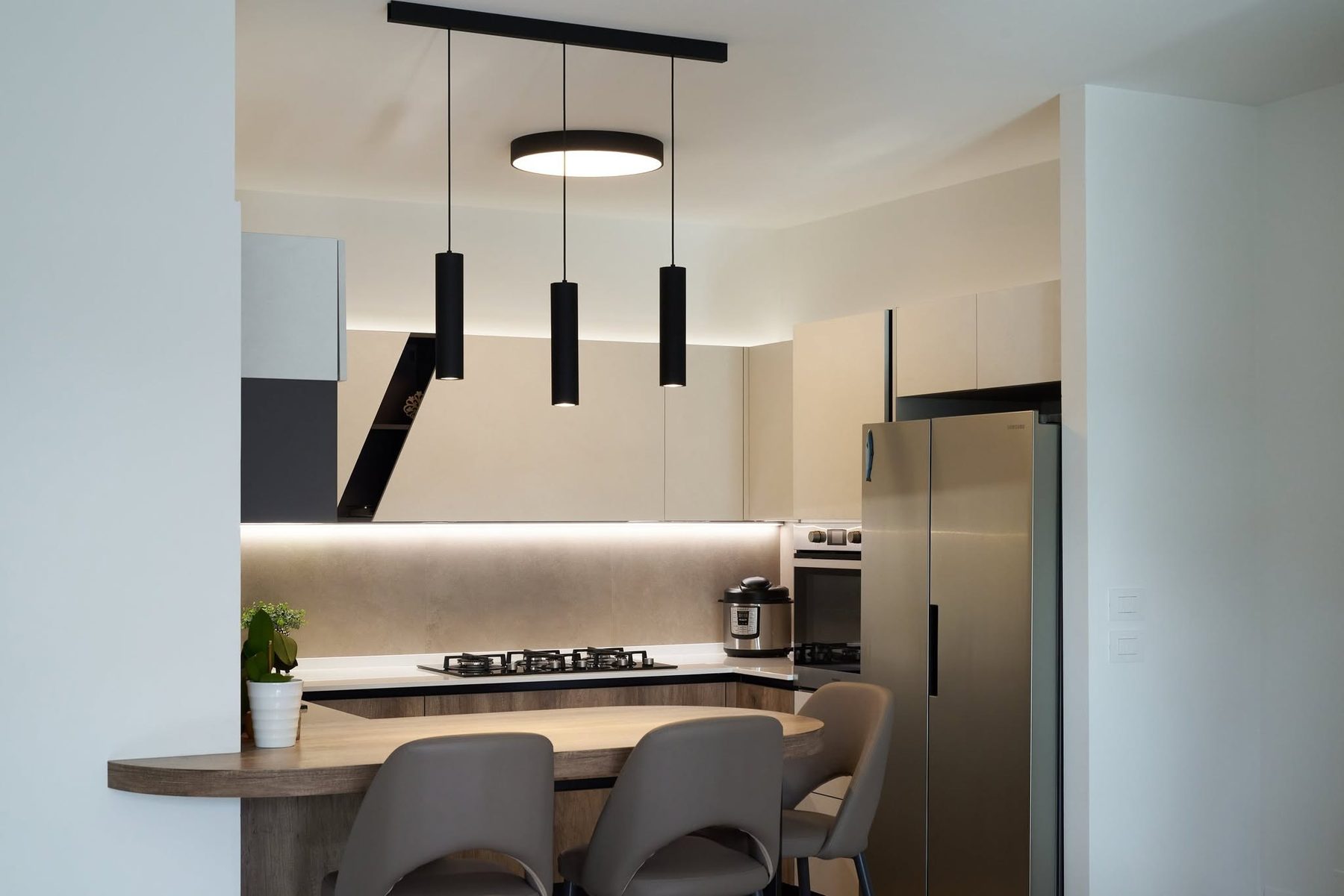 La cucina che diventa tavolo — Aran Store Pescara