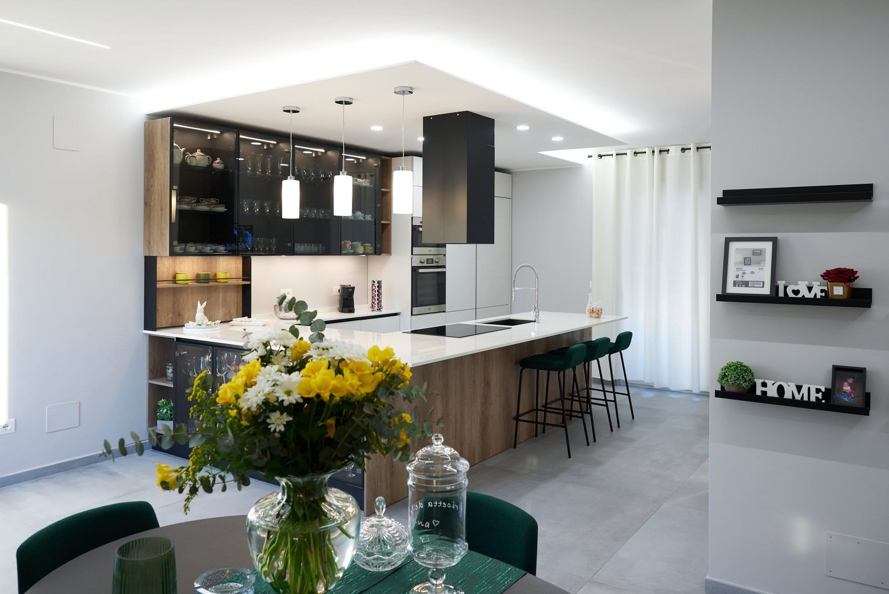 Vetrine e materia scura — Aran Store Pescara